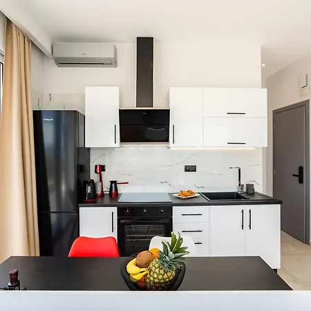 Yin & Yang Studio, Marina Hideout In