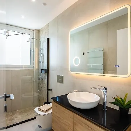 Yin & Yang Studio, Marina Hideout In *