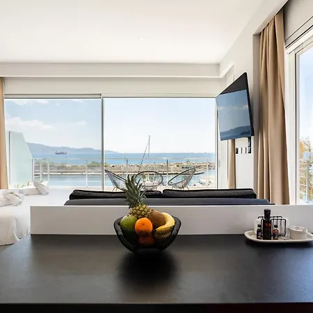 Yin & Yang Studio, Marina Hideout In *