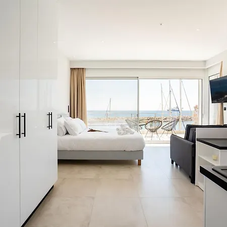 Yin & Yang Studio, Marina Hideout In *