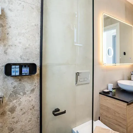 Yin & Yang Studio, Marina Hideout In Apartment *