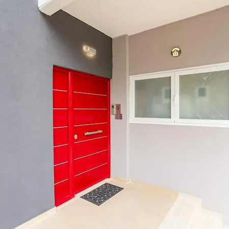 Yin & Yang Studio, Marina Hideout In