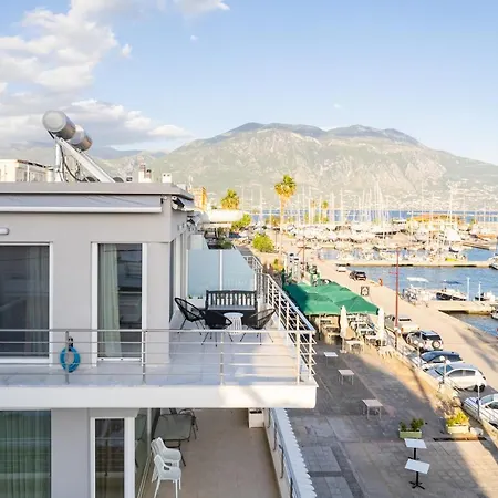 Yin & Yang Studio, Marina Hideout In