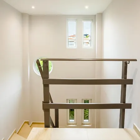 Yin & Yang Studio, Marina Hideout In 아파트 칼라마타