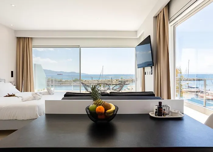 Yin & Yang Studio, Marina Hideout In *