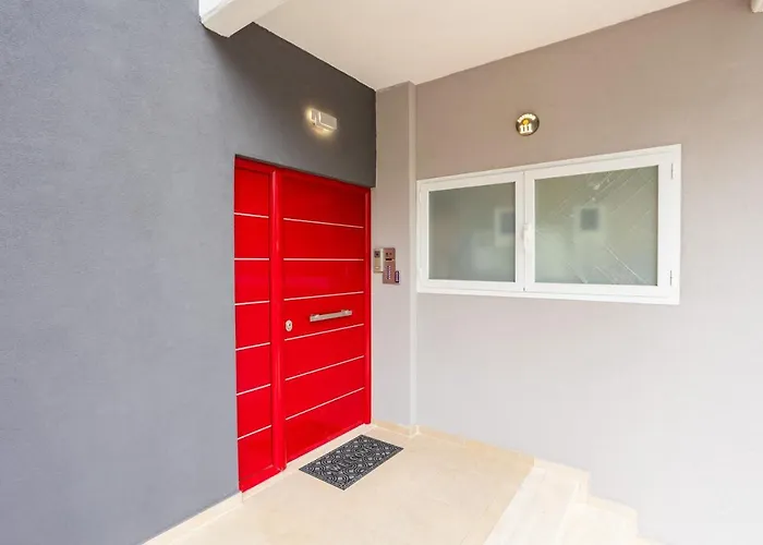 Yin & Yang Studio, Marina Hideout In