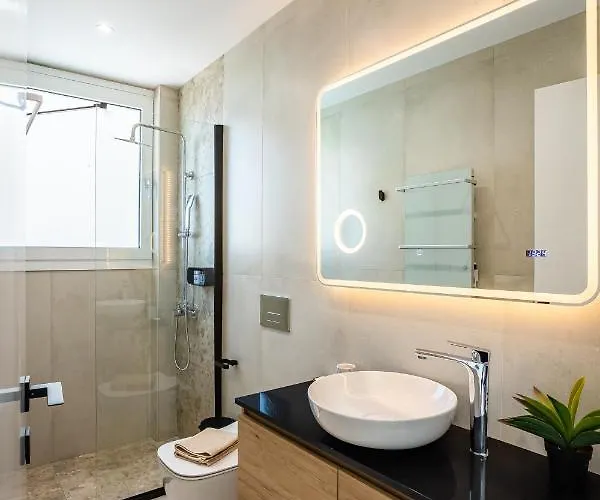 Yin & Yang Studio, Marina Hideout In *