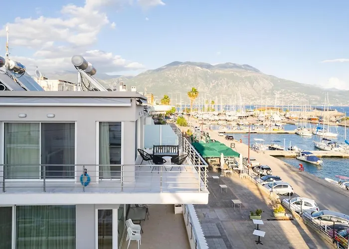 Yin & Yang Studio, Marina Hideout In